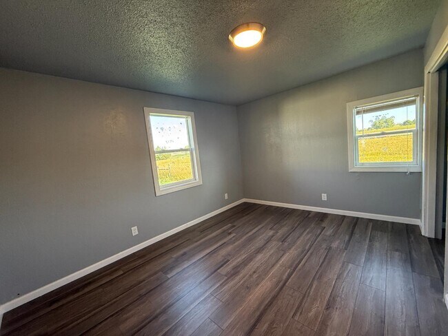 Foto del edificio - 720 Box Elder Rd W