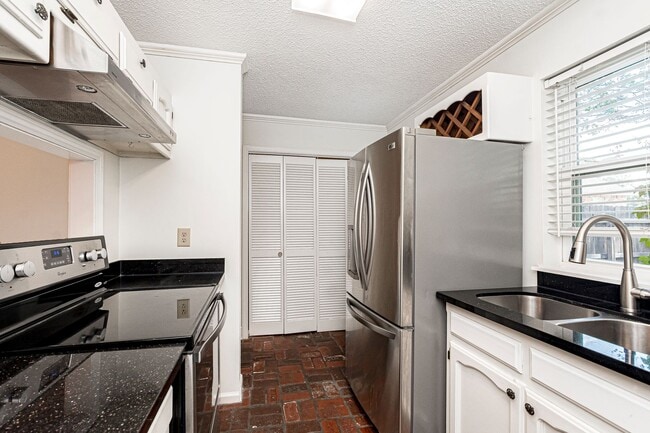 Photo - 2 Bedroom Townhome off Bluebonnet