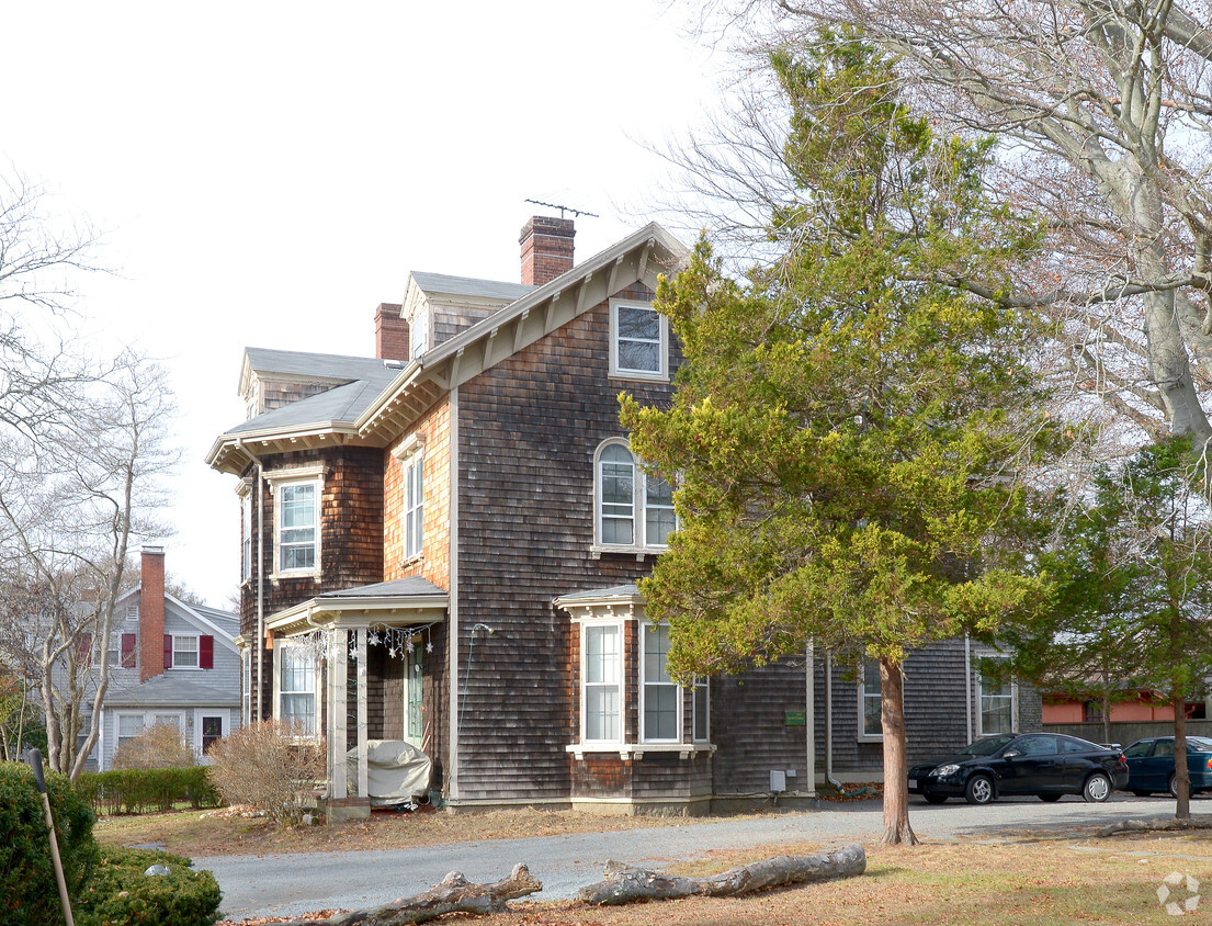 Building Photo - 81 Cottage St