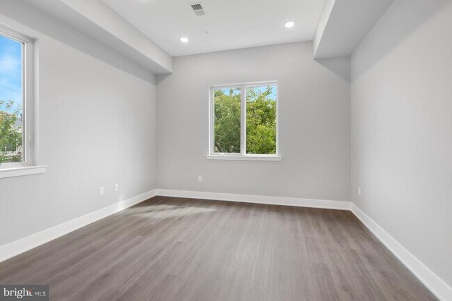 Foto del edificio - 2119 N Front St