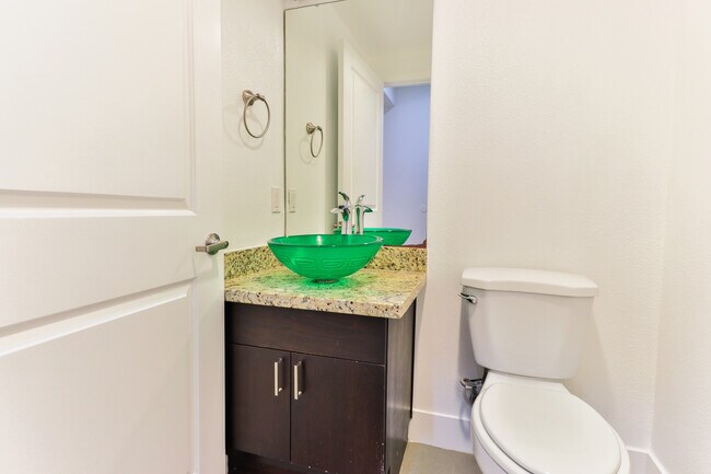 Foto del edificio - 5232 Satsuma Ave