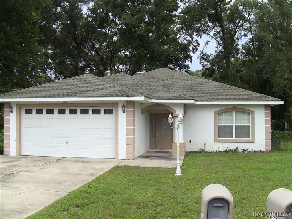 Primary Photo - 6789 E Red Robin Ln