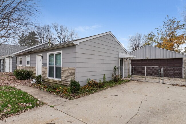 Building Photo - 1051 Rhonda Dr