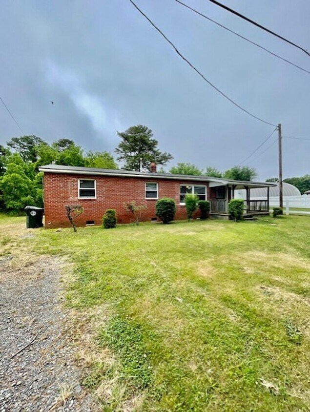 Primary Photo - Adorable 2 bedroom 1 bath home . Located i...