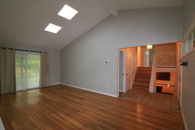 Building Photo - "Coming Soon". 4 bed + 2.5 Bath Stunning Split-Level in Kemp Mill