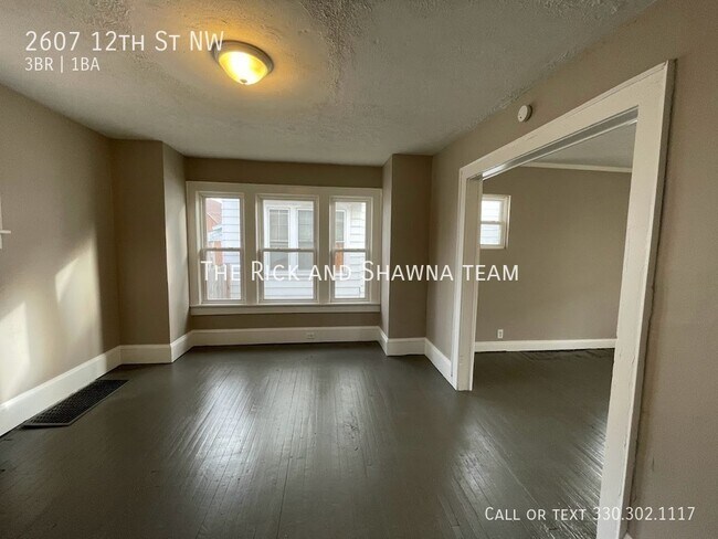 Foto del edificio - Three bedroom one bathroom home for rent