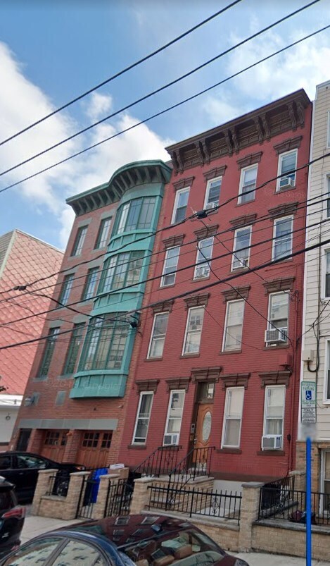 Primary Photo - 521 Madison St