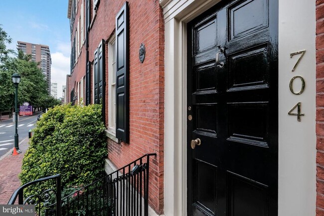 Foto del edificio - 704 S Washington Square