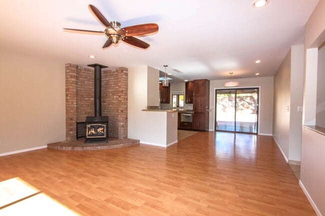 Building Photo - Sedona Home!-Hold