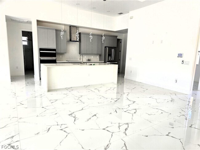 Foto del edificio - 3313 8th St W