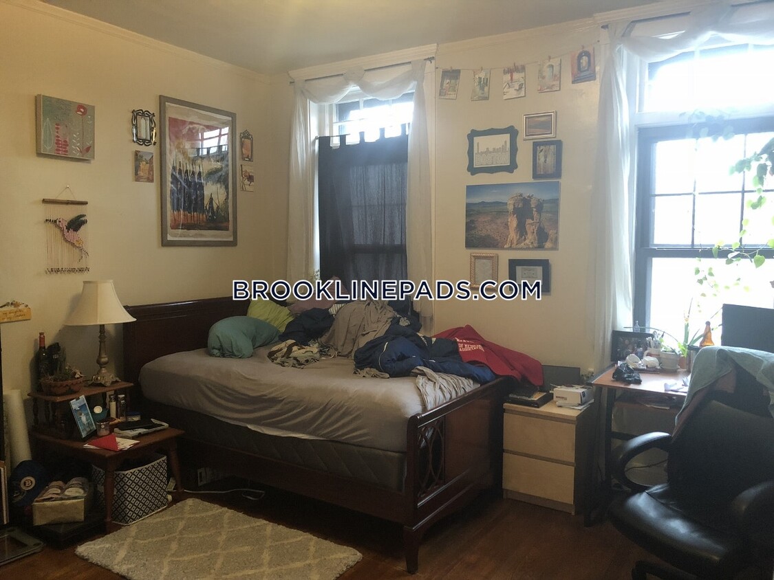 Foto principal - 1247 Beacon St