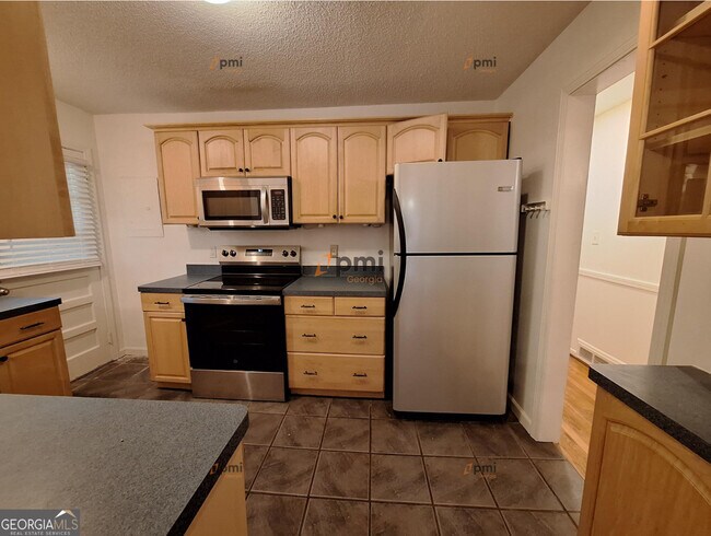 Building Photo - 812 Whelchel Dr