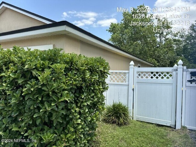 Foto del edificio - 1628 Porter Lakes Dr