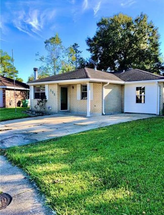 Building Photo - 132 Evergold Ln
