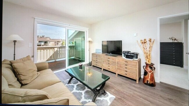 Foto del edificio - 94 Shoreline Ct