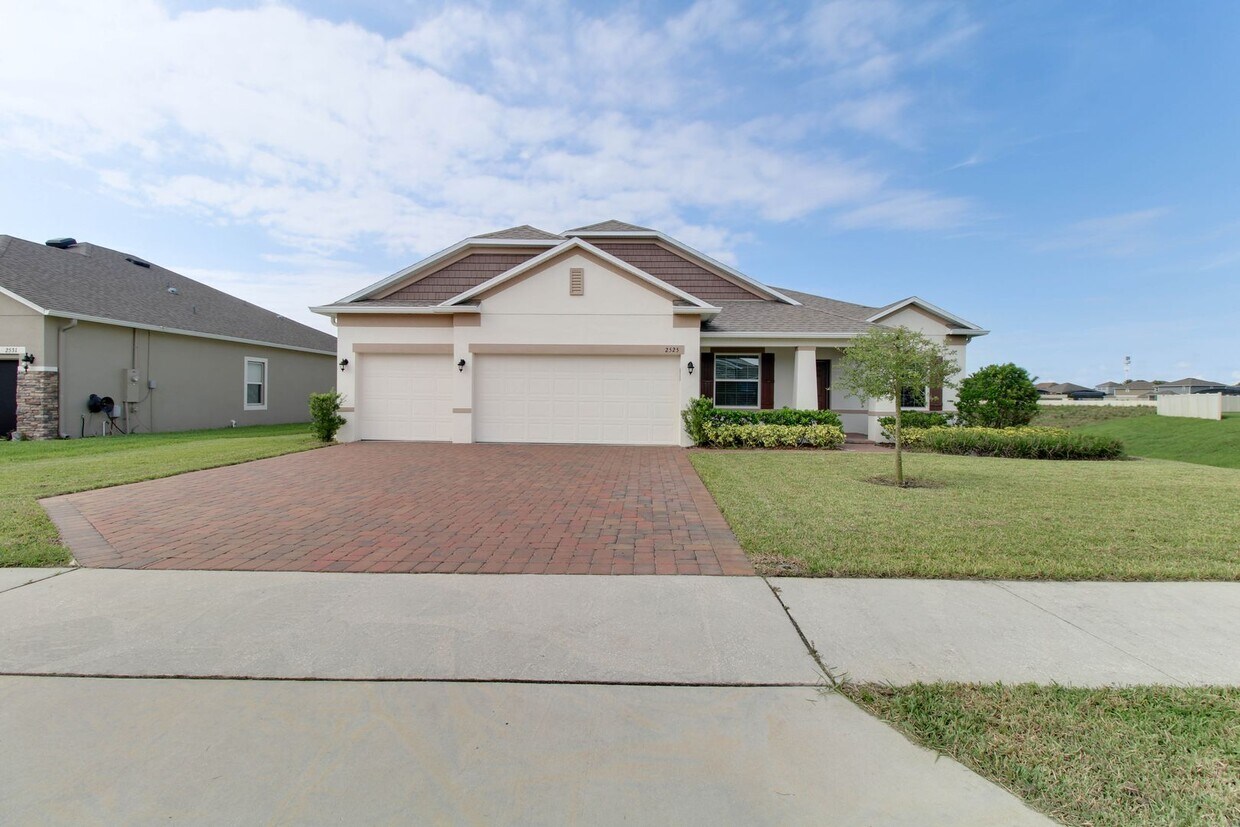 Primary Photo - 2525 Carriage Pointe Loop