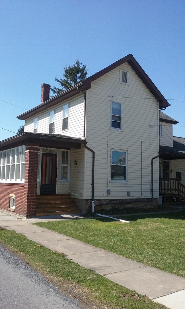 220 Franklin St, Hollidaysburg, PA 16648 House Rental in