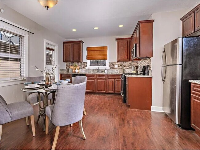Foto del edificio - 3574 Meade Ave