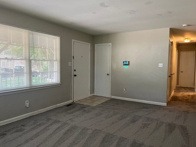 Building Photo - Beautiful Ranch Home In Raleigh, Available...