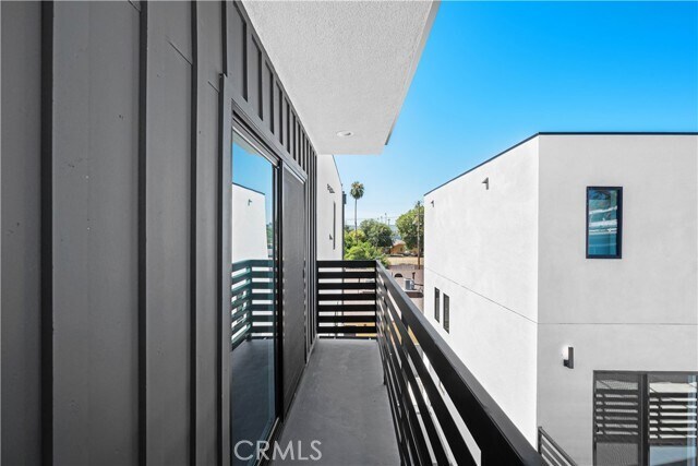 Foto del edificio - 6704 Kester Ave