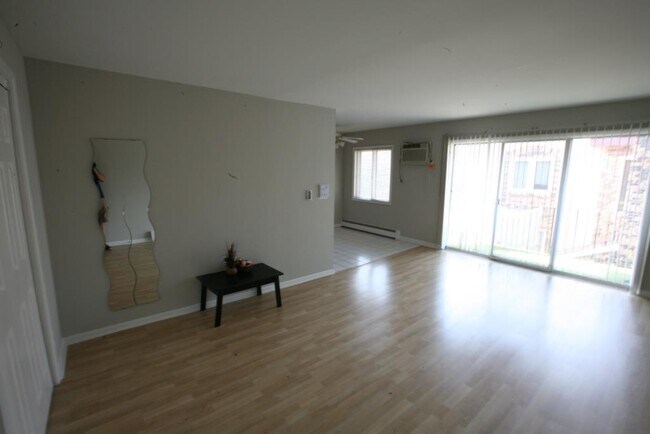 Foto del edificio - 10408 Mansfield Ave