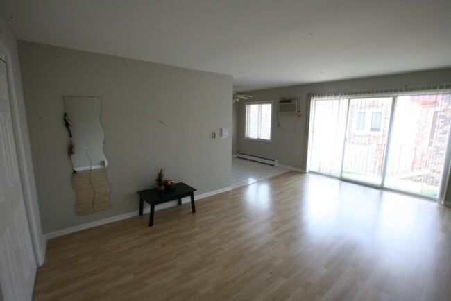 Building Photo - 10408 Mansfield Ave
