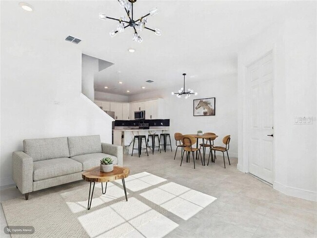 Building Photo - 5611 SW 72nd Ct