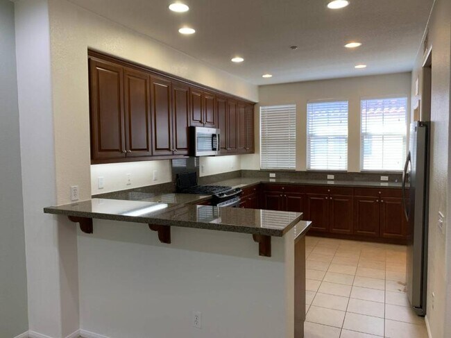 Building Photo - 2.0 bedroom in Azusa California 91702