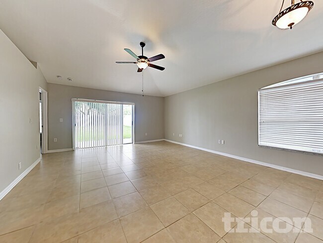 Foto del edificio - 5615 Hawkgrove Pl