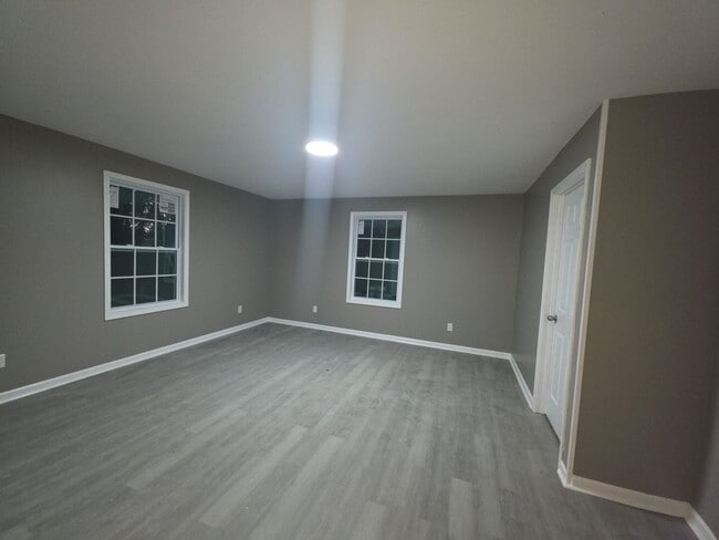 Building Photo - Spacious 3-Bedroom, 2-Bath House – Unfurnished