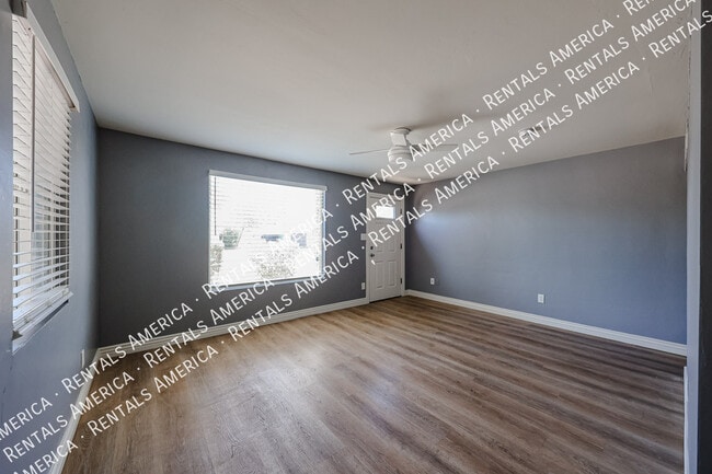 Building Photo - 404 W Mission Ln
