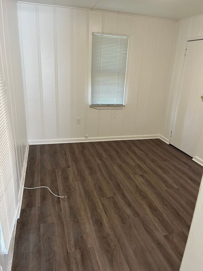 Building Photo - 163 Poinsettia Ave