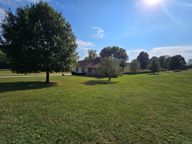 Building Photo - MOVE-IN SPECIAL!! $250 OFF First Month