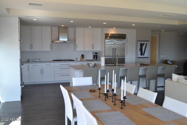 Building Photo - 7157 E Rancho Vista Dr