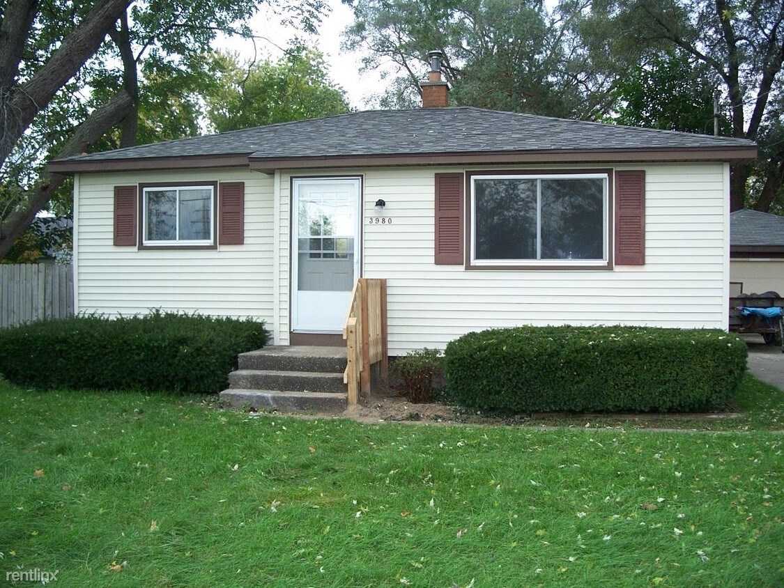 Primary Photo - 3980 Buchanan Ave SW