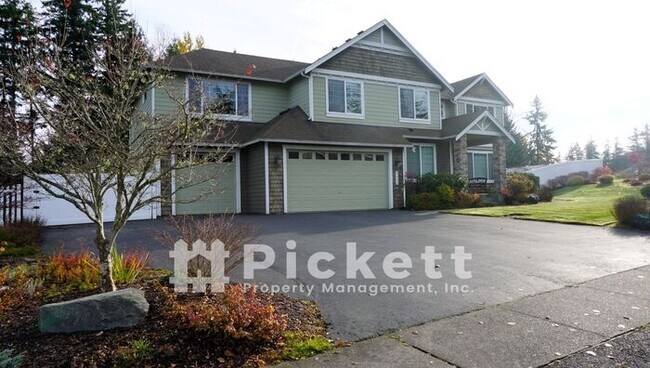 Building Photo - Spacious 4 Bedroom in Newberry Woods with ...