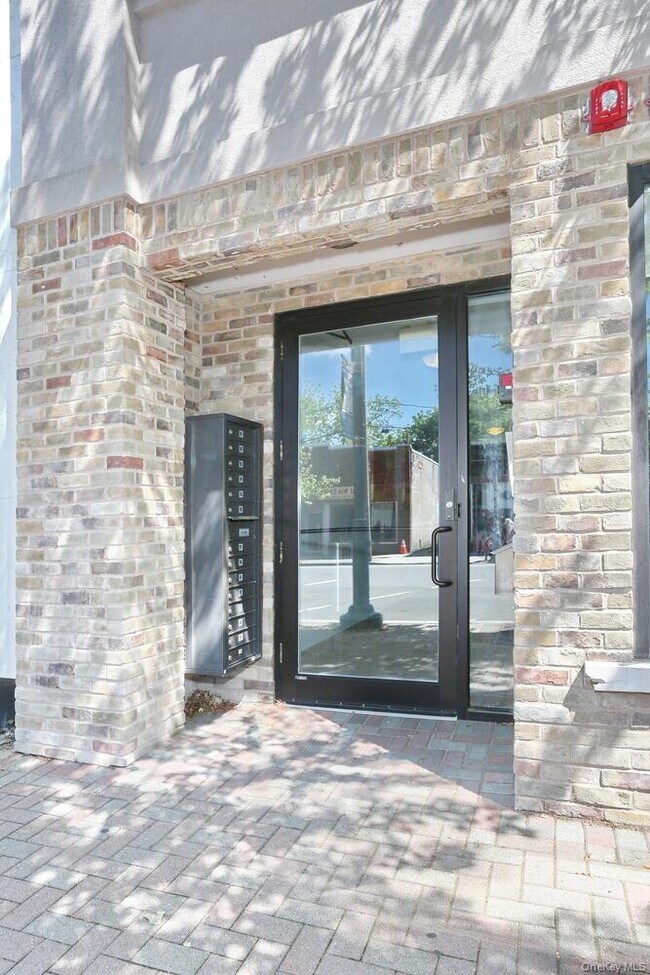 Building Photo - 21 E Central Ave