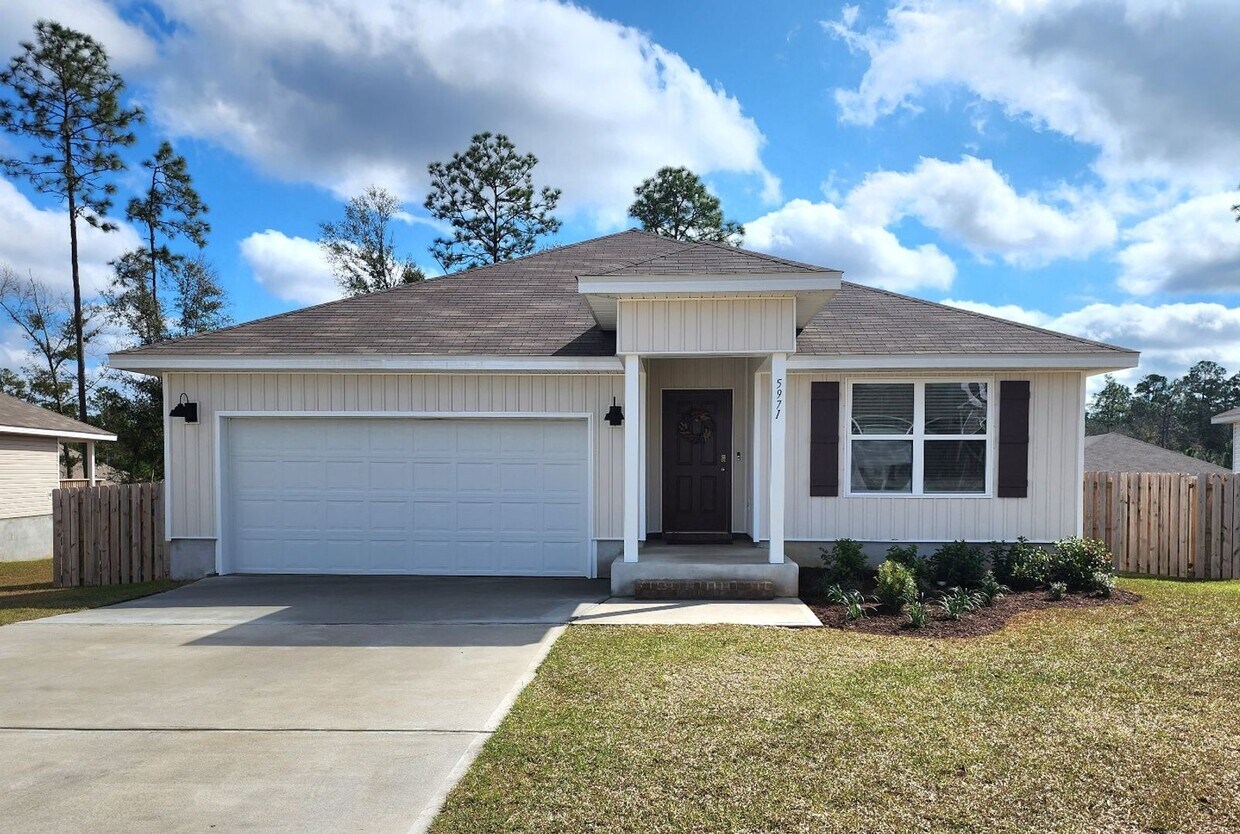 Primary Photo - Perfect condition! Amazing location! Beaut...