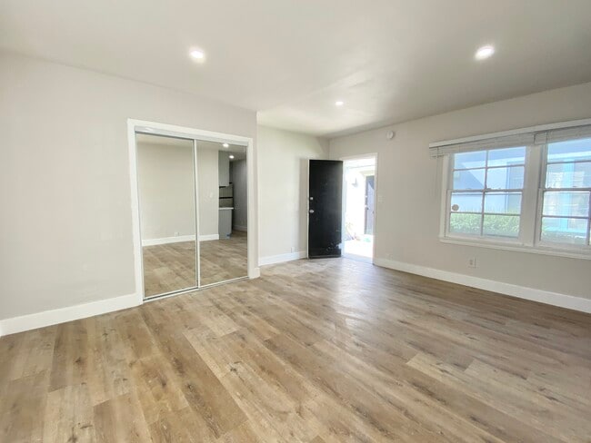Building Photo - 14532 Dickens St