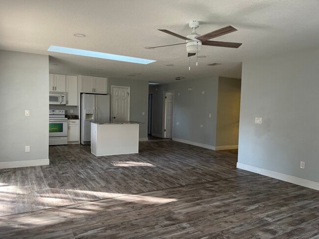 Foto del edificio - 325 Redwing Way