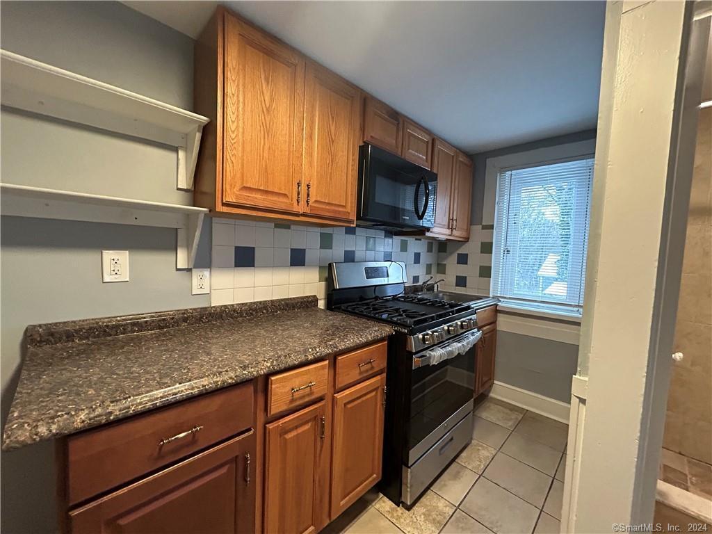 533 Center St Unit 2, Wallingford, CT 06492 Room for Rent in Wallingford, CT