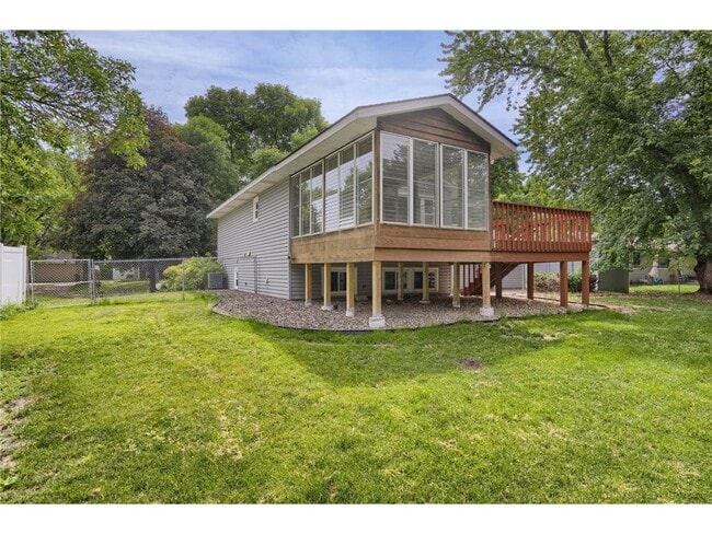Building Photo - 9937 Deerwood Ln N