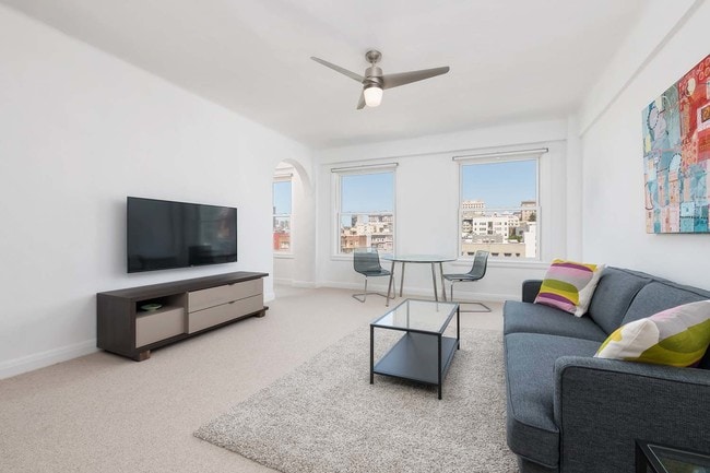 Building Photo - Spacious Junior 1 Bedroom in The Hamilton