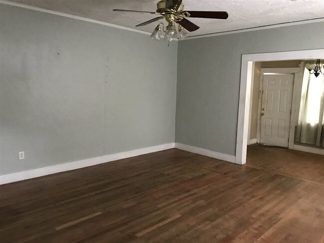 Building Photo - 3719 Northview Dr