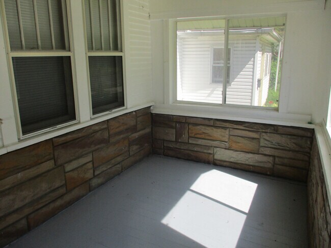 Foto del edificio - 2 BEDROOM HOME!