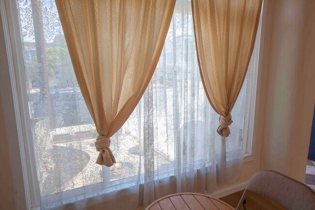 Foto del edificio - Stunning 2BD/1BA Contemporary Home with Pa...
