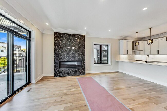 Building Photo - 3019 N Clybourn Ave