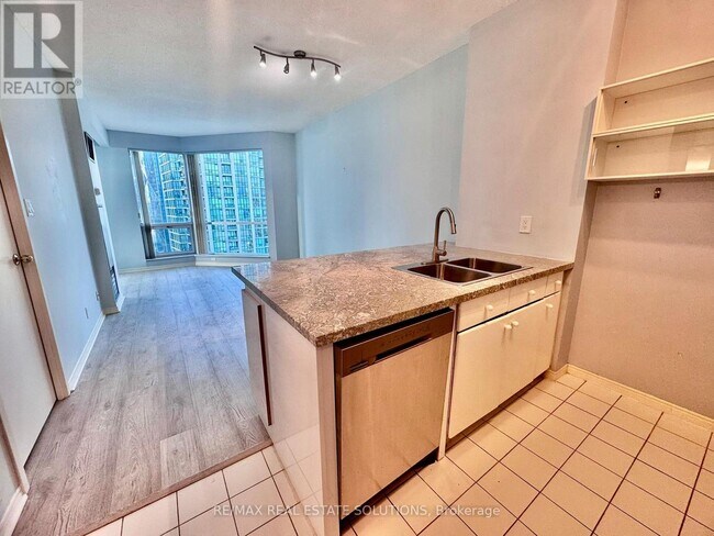 Photo du bâtiment - 10 Yonge St