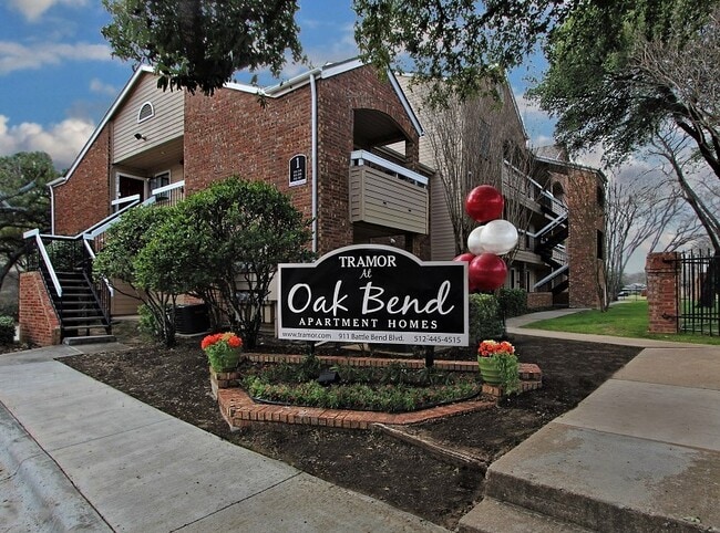 Building Photo - Tramor at Oak Bend