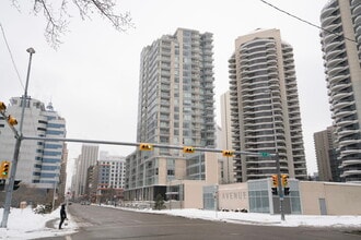 Building Photo - 1025-2105 5 Ave SW